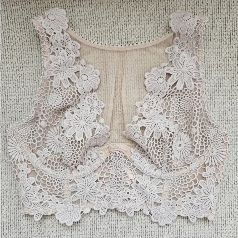 VICTORIAS SECRET Lace Nude Dream Angels Bra Bralette